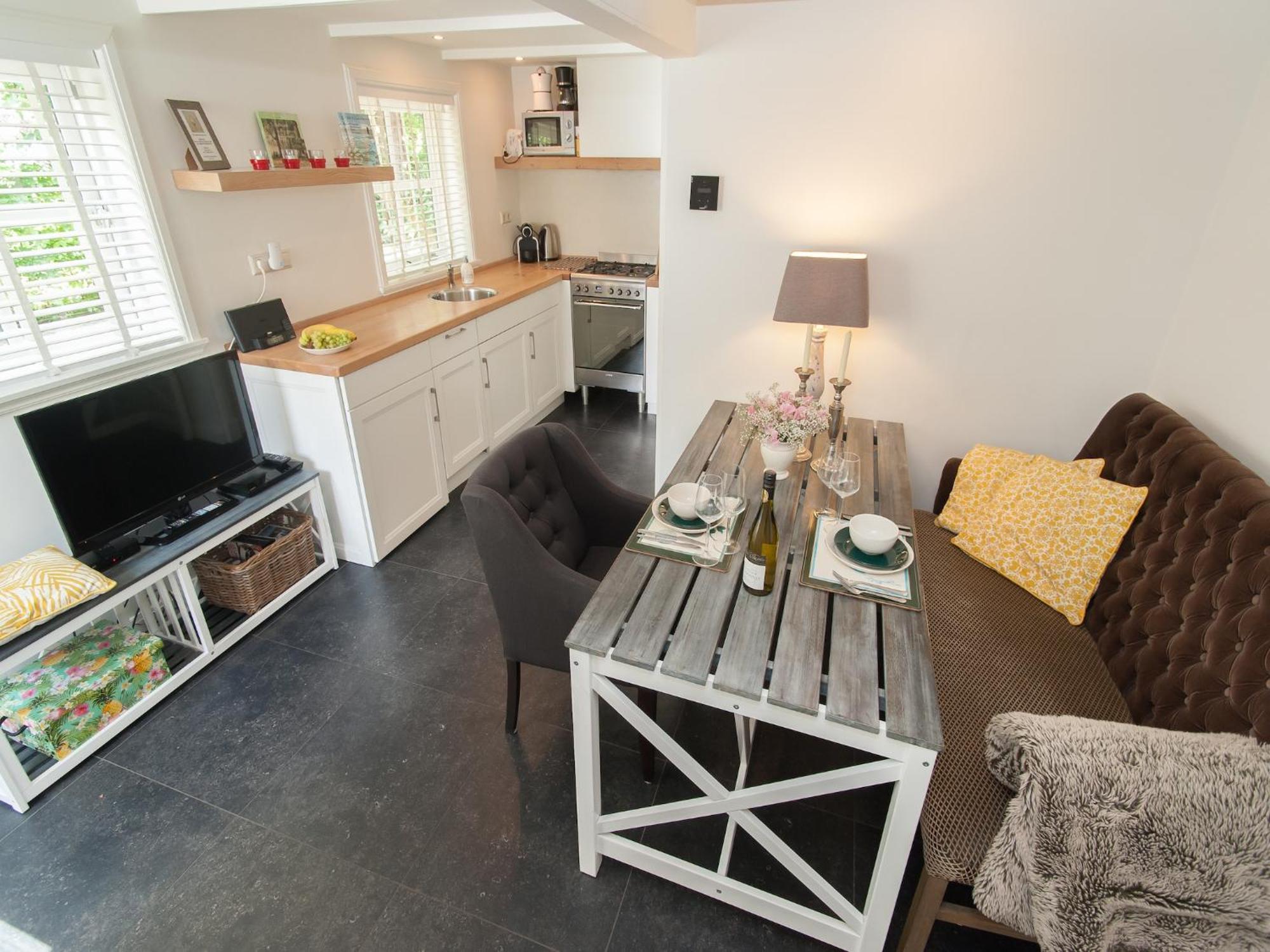 Pleasing Holiday Home In Schoorl With Patio Buitenkant foto
